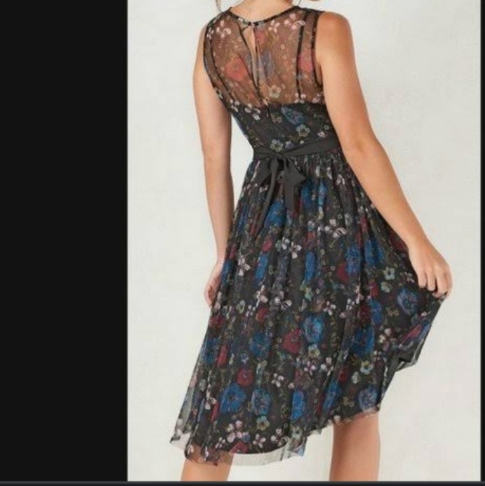 Disney dress size 4